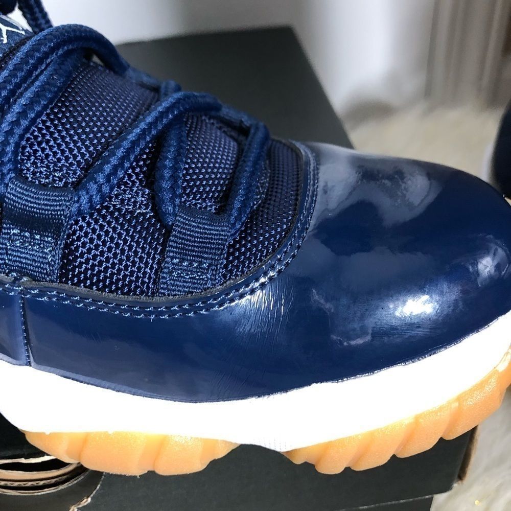 Air Jordan 11 Retro Low - Picture 5 of 7